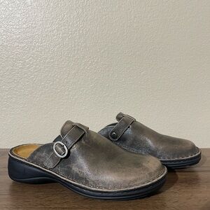 Men's Gray Slip-On Clogs